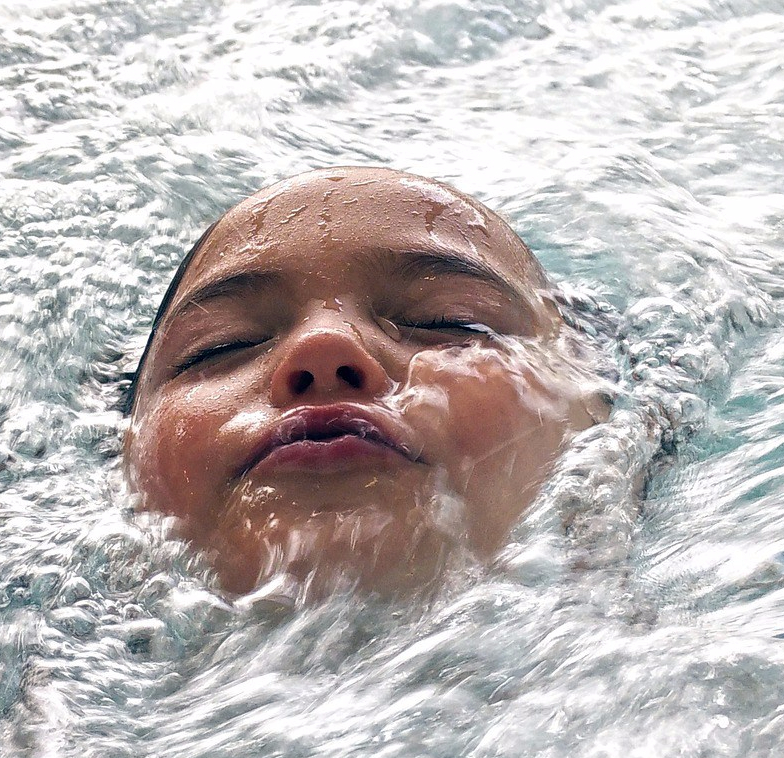 swimming-pool-1229130_1280